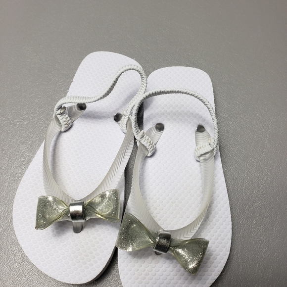 3/$15 toddler girls Island club whitebow flip flops size 10 - Picture 2 of 6